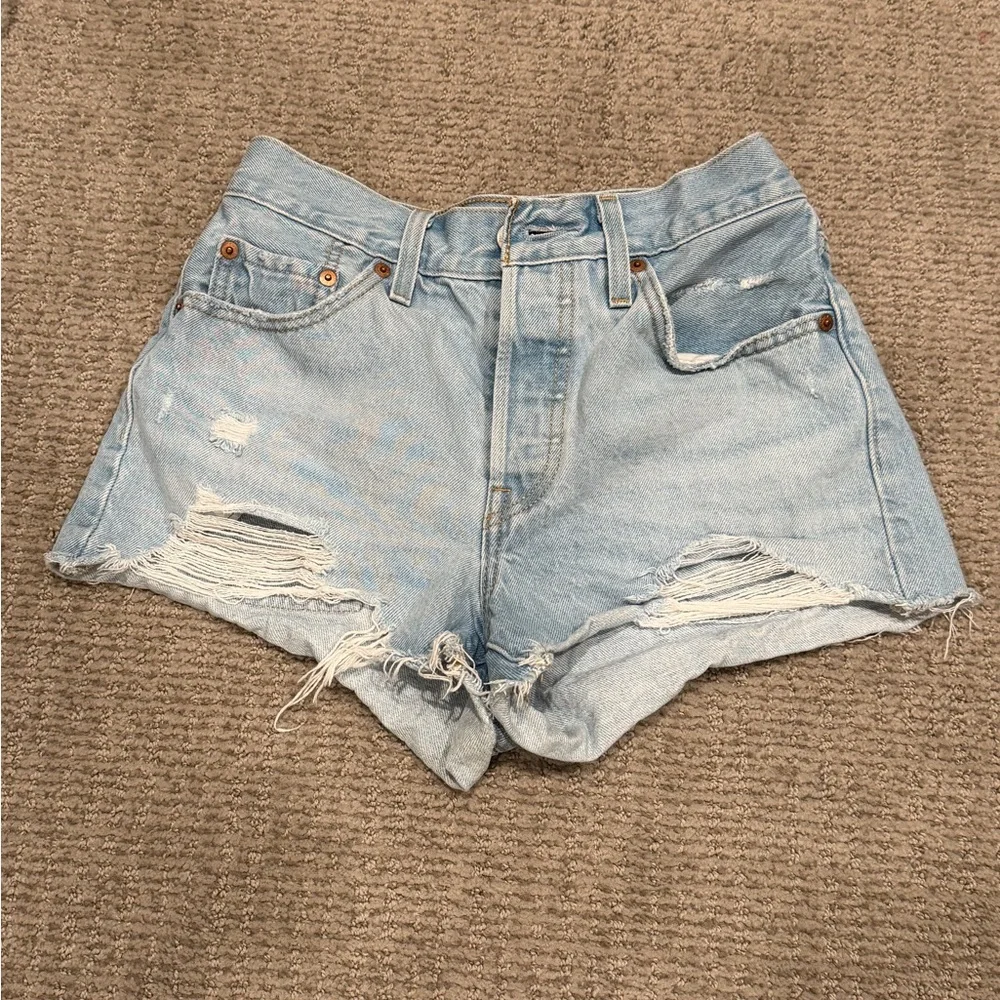 Light Wash Levi’s 501 Denim Shorts size 25 - Picture 1 of 3